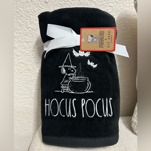 Rae Dunn Holiday Rae Dunn Peanuts Snoopy Halloween Hand Towels